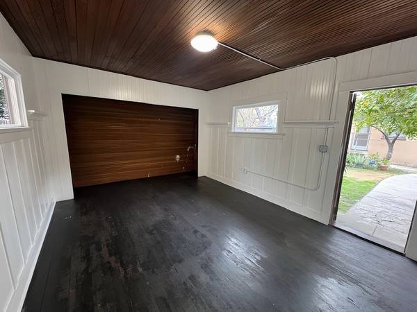 $295 345 Burchett St.-Storage Space Available (Glendale)64168769405314122
