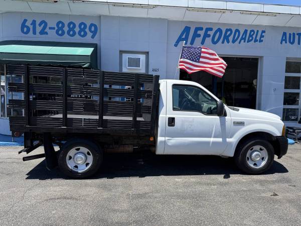 2007 FORD F-250 SUPER DUTY STAKE BODY SRW TRUCK - $9,683 (Virginia Beach)63621764353283124