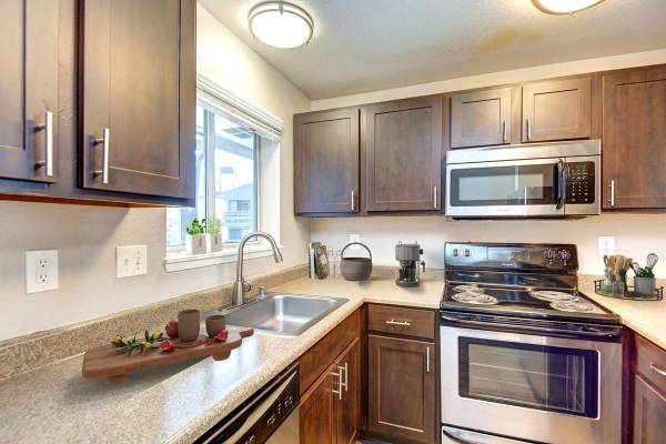 $1,999 / 2br - 891ft2 - Electric Refrigerator, Short-Term Leases Available, Carports*63688462646017121