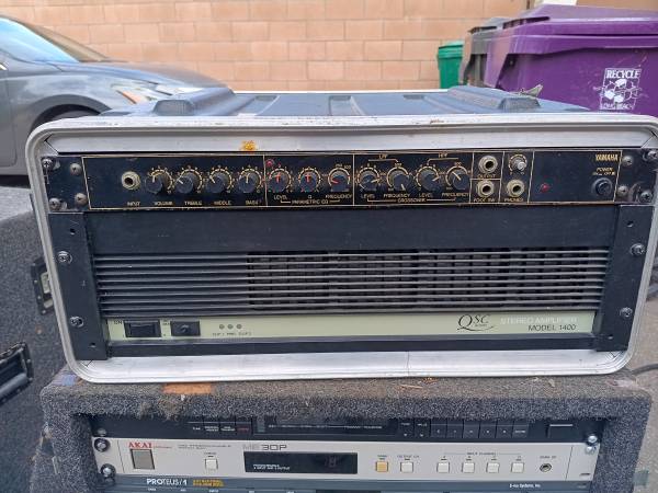 Carvin QSC MODEL 1400 Stereo Amplifier 1
