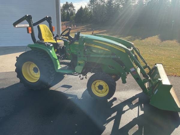 2011 John Deere 3320, Hydrostatic, 1