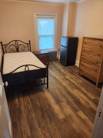 $800 / 1br - 150ft2 - Furnished room with shared Bath and Kitchen for rent (New Rochelle)63912047257858120