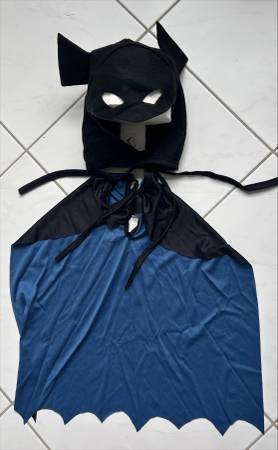 YOUTH HALLOWEEN COSTUMES – BATMAN CAPE AND COWL / MASK 1