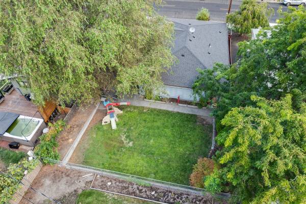 $390,000 / 2br - Charming River-View Home with Modern Updates (The Dalles)63831536170243122