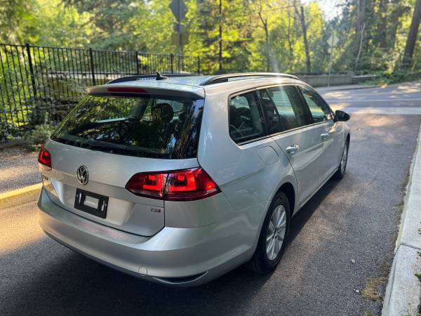 2016 Volkswagen SportsWagon 2.0L [Totalmente Mantenida y con Título Limpio - $7,995 (Portland OR)63618455607171124