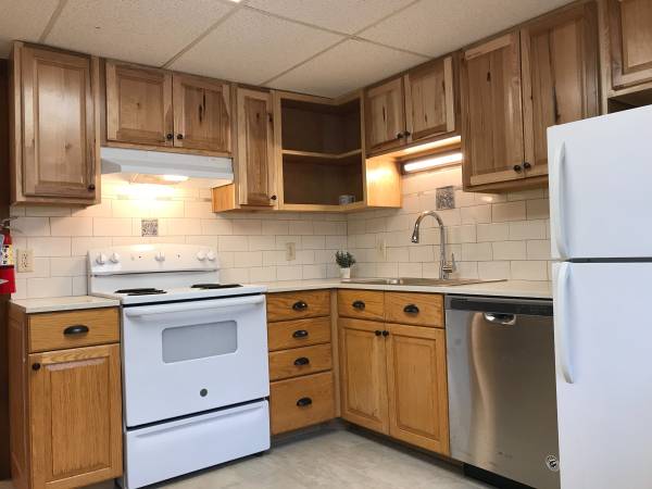 $1,550 / 2br - 800ft2 - Apartamento de 2 dormitorios en planta alta (Bristol, VT)63976979061506121
