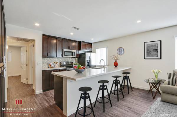 $2,395 / 2br - 1000ft2 - 2+1 in Van Nuys || Wood Style Floors || SS Appliances || W/D in Unit (Van Nuys 91411)63840114611329123
