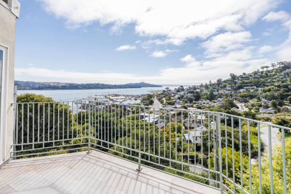 $5,095 / 2br - VIVE SOBRE LA BAHÍA~TRANQUILA RETIRO DE 2 DORMITORIOS~VISTAS A LA BAHÍA/LAVANDERÍA/ ESTACIONAMIENTO (Marin/ North Bay / Sausalito)63668111504385121