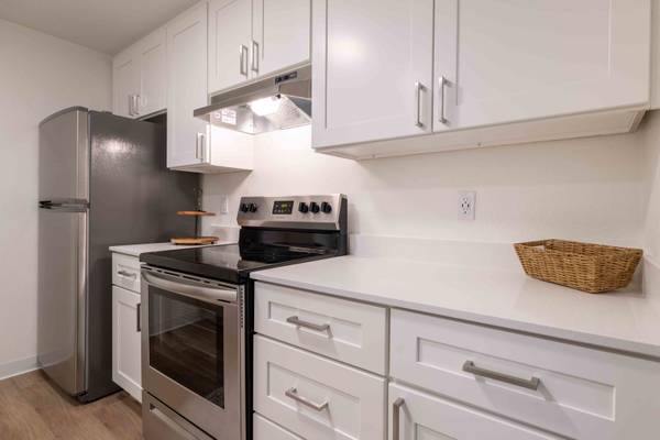 $2,275 / 2br - 1120ft2 - Ice Maker, Quartz Countertops, 2/bd 2/ba (2709 Lincoln Way, Lynnwood, WA)63659484102403120
