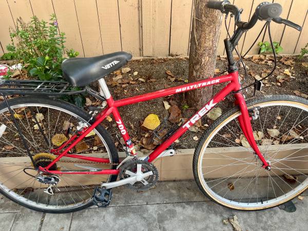 Trek hybrid bike 700c wheels 1