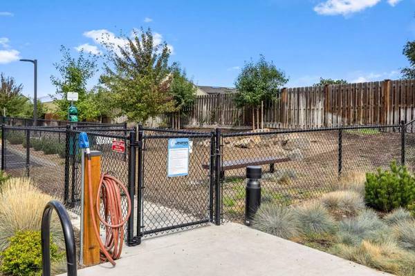 $2,330 / 2br - 1295ft2 - Purrrrrrrfect! Cats and dogs welcome. Come check us out. (Bend - Pilot Butte State Scenic Viewpoint)63839293210371123