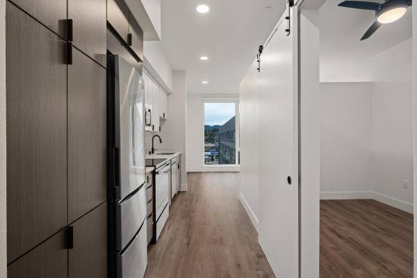 $2,750 / 2br - 1061ft2 - Theater Spaces, EV Charging, Meeting Rooms, Oversized Windows (Sehome)63920958173442121