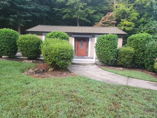 $1,150 / 2br - 900ft2 - Small Home for rent in Lake Lure NC (Lake Lure)64029211763330120
