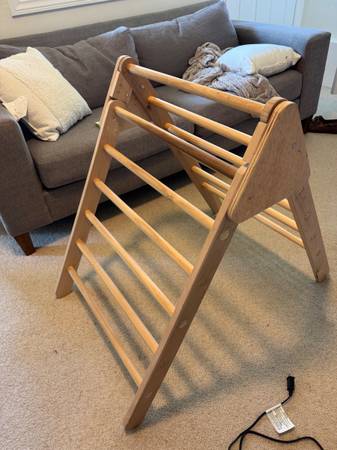 Pickler climbing triangle for kids 1