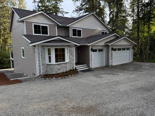 $1,099,999 / 5br - 3539ft2 - 5br - 3539 sf - Close to everything! New Luxury Home (Seattle)63611885589889121