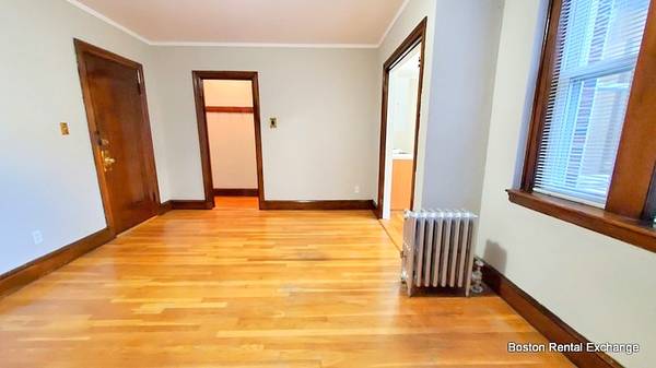 $2,300 ESTUDIO SUNNY Y ESPACIOSO A PASOS DE DAVIS SQUARE! ¡CALEFACCIÓN INCLUIDA! (Somerville - Davis Square)63828556958851122