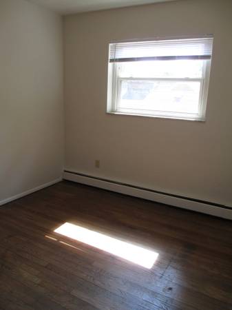 $885 / 2br - 675ft2 - 2 Bedroom, 1 Bath Apartment in Reading! - $885.00 per month (Reading)63685944315777124
