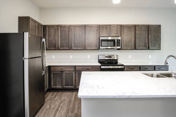 $1,225 / 1br - 743ft2 - ¡Uno de un dormitorio en segundo piso listo para este otoño!63681659757313120