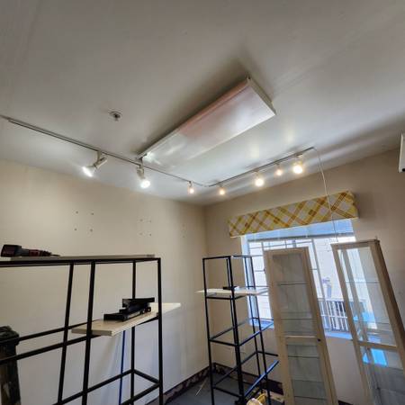 Plug in track lighting 1