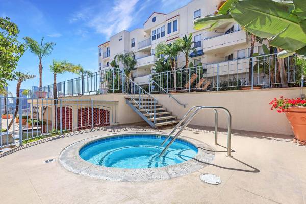 $1,949 / 1br - 652ft2 - Clubhouse, Double Master Suites, Balcony or Patio (930 Figuroa Terrace, Los Angeles, CA)63700977660547122