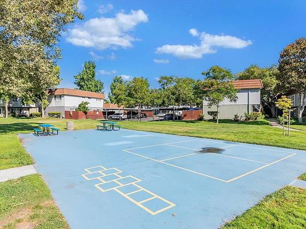 $3,300 / 3br - 1130ft2 - Spacious 3-Bedroom Townhome (dublin / pleasanton / livermore)64045196692482122