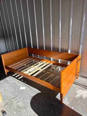 Twin size daybed 1