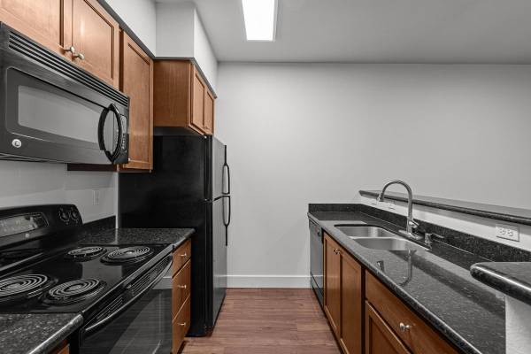 $2,110 / 3br - 1286ft2 - ONE MONTH FREE WITH A 12-MONTH LEASE!! (3003 Queensgate Drive)63862923421697121