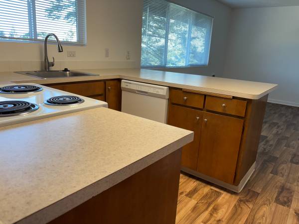 $2,300 / 2br - 1360ft2 - King City Apartments a 55 and Better Community (King City)63777026684289120