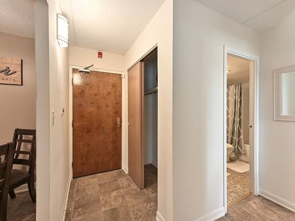 $1,160 / 1br - 725ft2 - At Last A Place To Call Home! (Waukegan, IL)63846717145217121