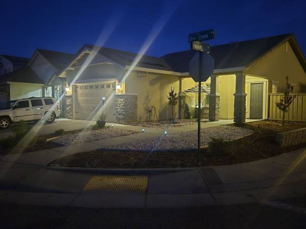 Share this house Nov. 1st 1