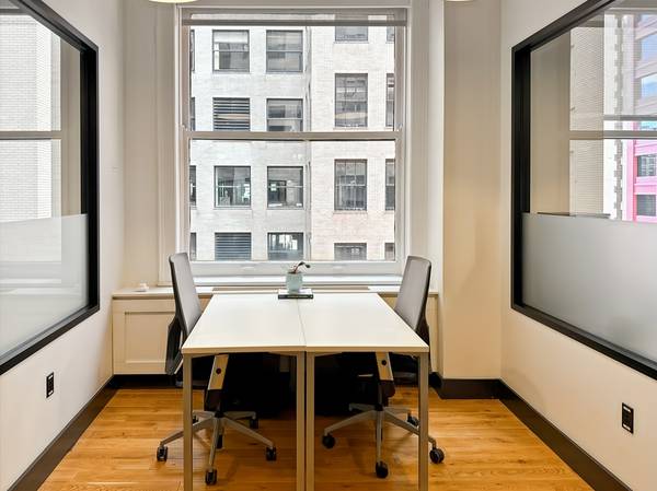 $808 2-Person Office AVAILABLE right next to Grant Park! Vibrant location! (Chicago)64041809954945120