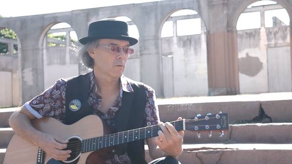 buscando guitarrista cantante (Kula)