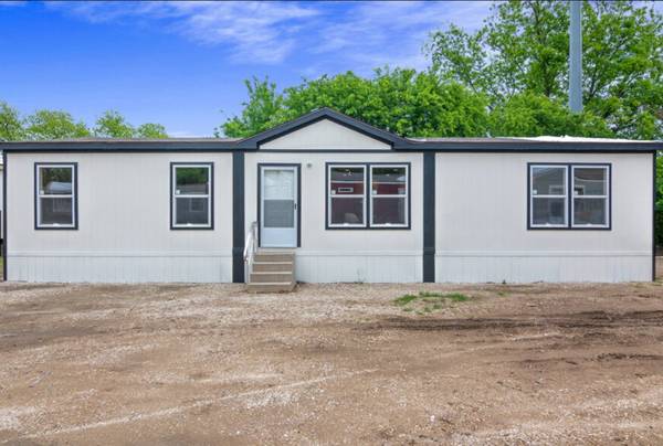 4 bedroom Mobile home doublewide in Huntsville 1