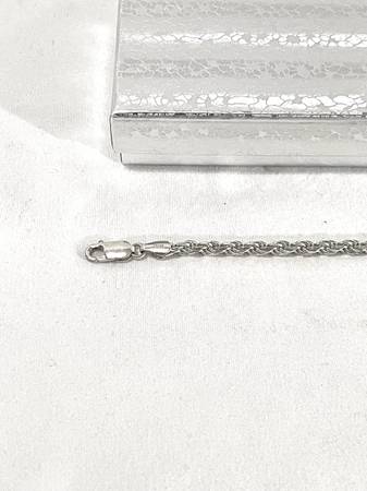 Nuevo, hecho en Italia, brazalete de plata de ley de 8-1/2" con diseño de cuerda - $75 (Vacaville)63470467177731123
