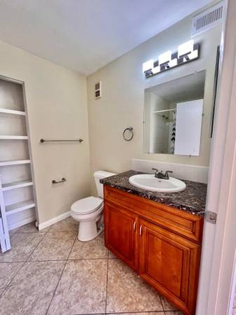 $2,250 / 2br - Pristine 2 bed 2 bath 1st floor Water view Condo ~ Screened in Patio (West Palm Beach - 33417*)64049454408067124
