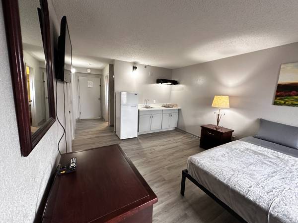 $180 / 324ft2 - King's Quarters, Furnished studio with kitchenette (Branson)63754834927361121