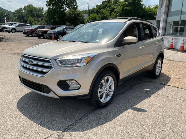 2017 Ford Escape SE 4WD OPEN SUNDAYS 12 - 4    740 633 0039 - $12,980 (Bridgeport, OH)63654695269249124