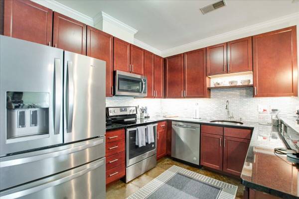 $1,200 / 1br - 1095ft2 - Cute ground level unit condo (Chattanooga)63993220387458123
