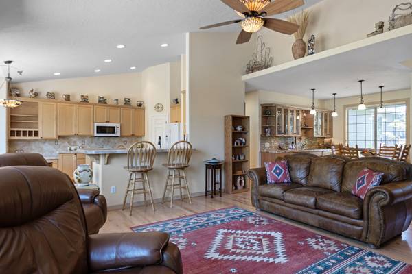 $850,000 / 3br - 2012ft2 - OPEN HOUSE! Saturday 9/27 11:00 am - 2:00 pm  454 Tanager Drive (Redmond)63839292753793124