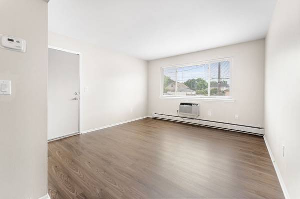 $945 / 1br - Wyandotte- Cozy 1 Bedroom 1 Bath Unit Available Now! (Wyandotte)63937877067906124