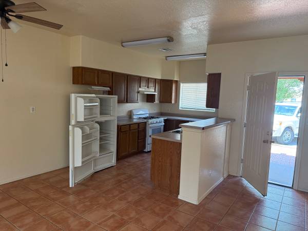 $950 / 2br - Quiet country apartment available63687913267075122