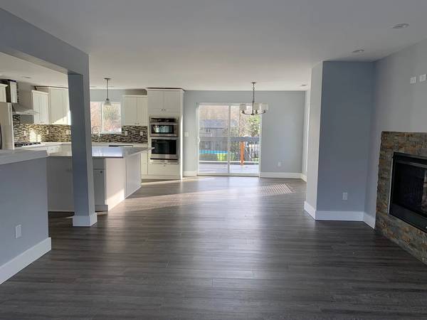$1,123 / 3br - 1600ft2 - Charming 3-Bed, 2-Bath House | Hardwood Floors, Fireplace, Balcony (Seattle)63814788916225121