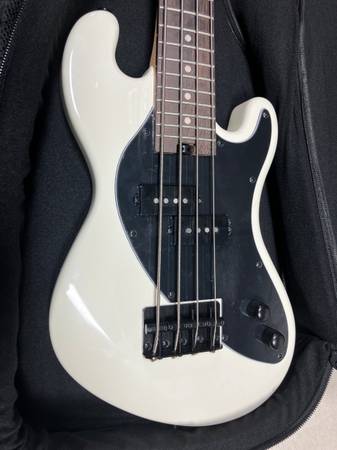 KAIA U BASS solid body 1