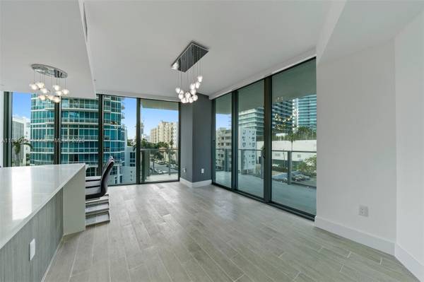 $4,600 / 2br - magnificent balcony the perfect place to relax (2900 NE 7th Ave)64051006399618121
