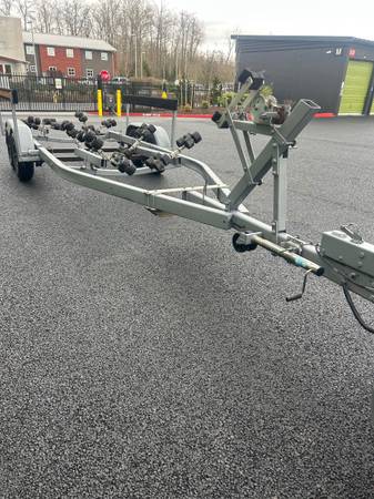 Eazy-loader boat trailer 1