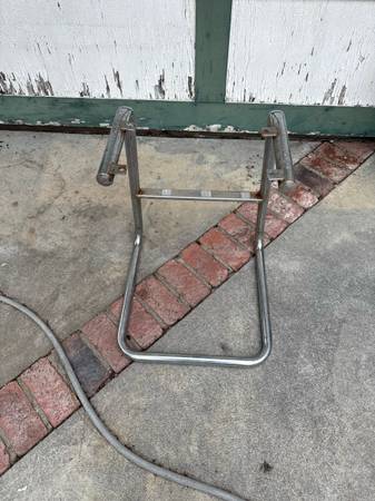 Metal Stand 1