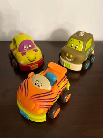 Pull-back cars (3) 1