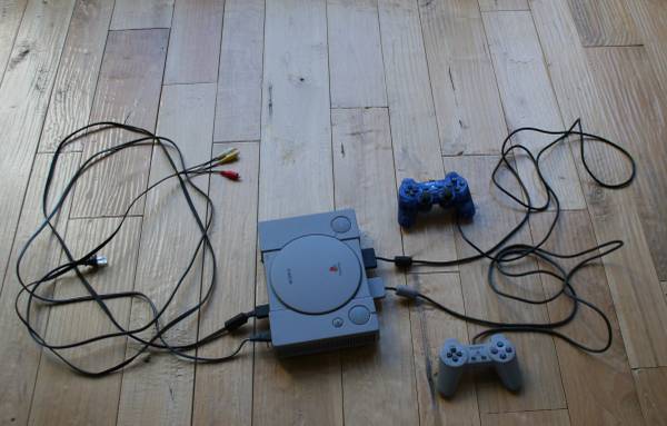PS1 Sony PlayStation with 2 controllers 1