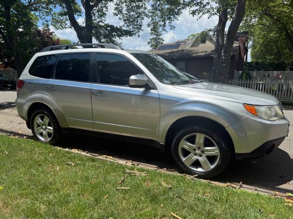 2010 Subaru Forrester runs great and it looks beautiful - $1,900 (Staten island)63654718614403120