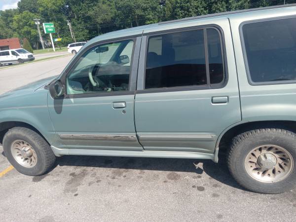 1998 ford explorer 2x4 - $2,50063621627196419121